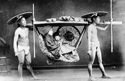 Japanische Sänfte, um 1890 von European Photographer